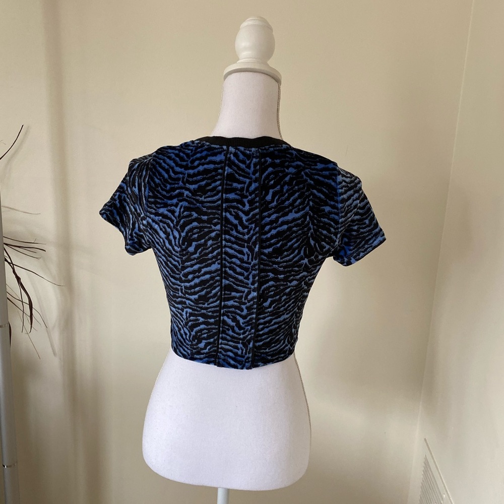 UO Kaleo Velour Short Sleeve Cropped Top - Picture 6 of 15
